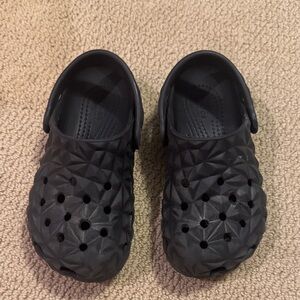CROCS Kids Black Textured Shoes- size 12 kids